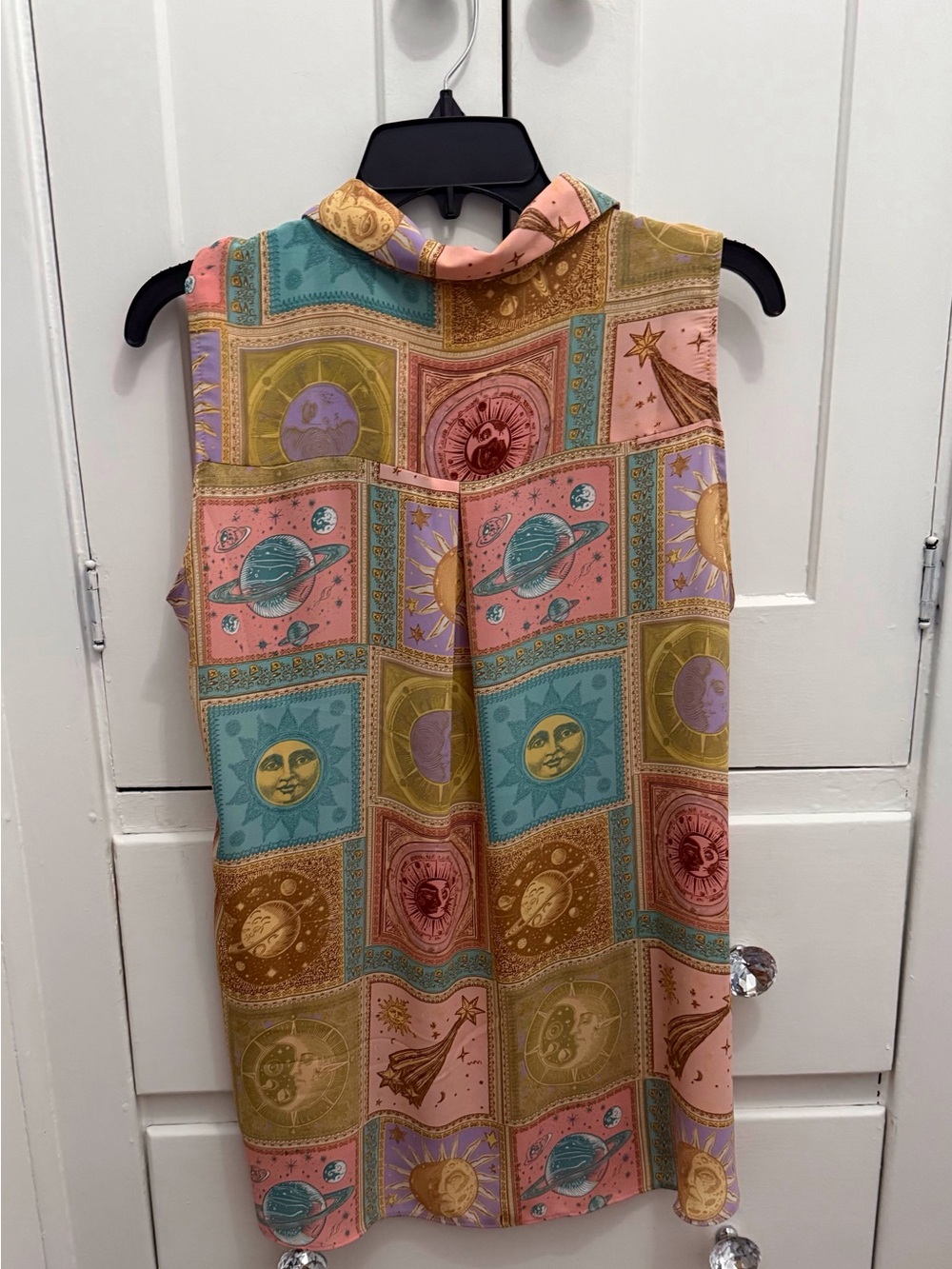 Rose & Olive Multicolor Celestial Print Sleeveless Button-Up Top - Picture 2 of 4